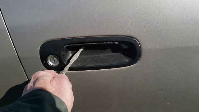 How to Open Car Door With Broken Handle from Outside: Quick Fixes